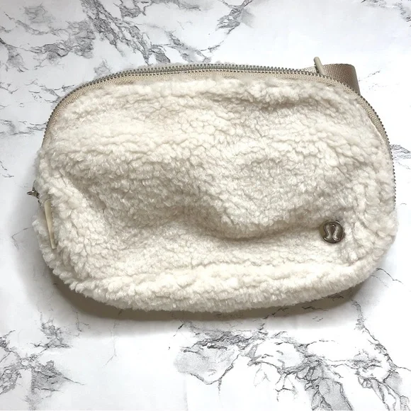Lululemon Everywhere Fleece Belt Bag Extended Strap Natural Ivory/Trench - Picture 5 of 8